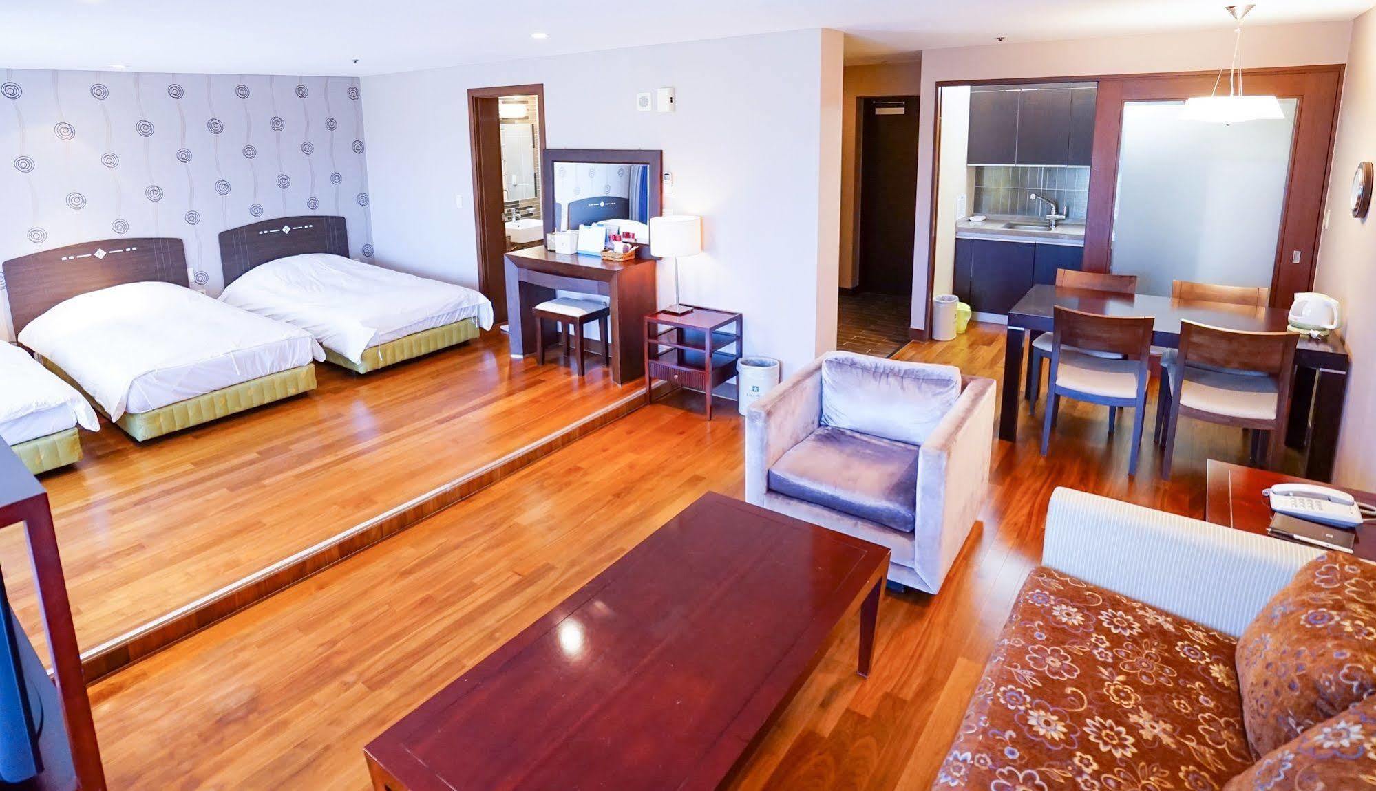 Lake Hills Jeju Resort Seogwipo Exterior photo