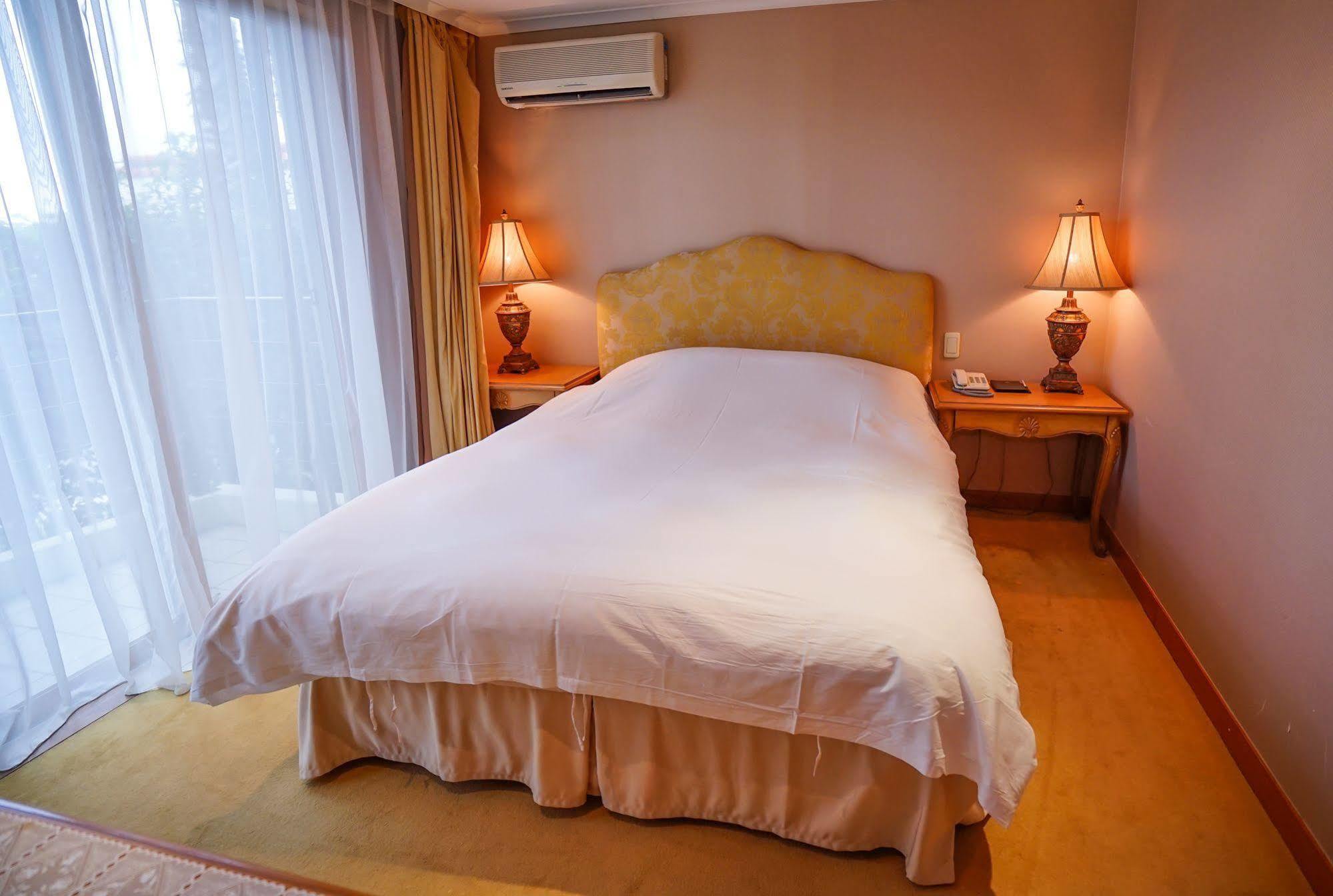 Lake Hills Jeju Resort Seogwipo Exterior photo