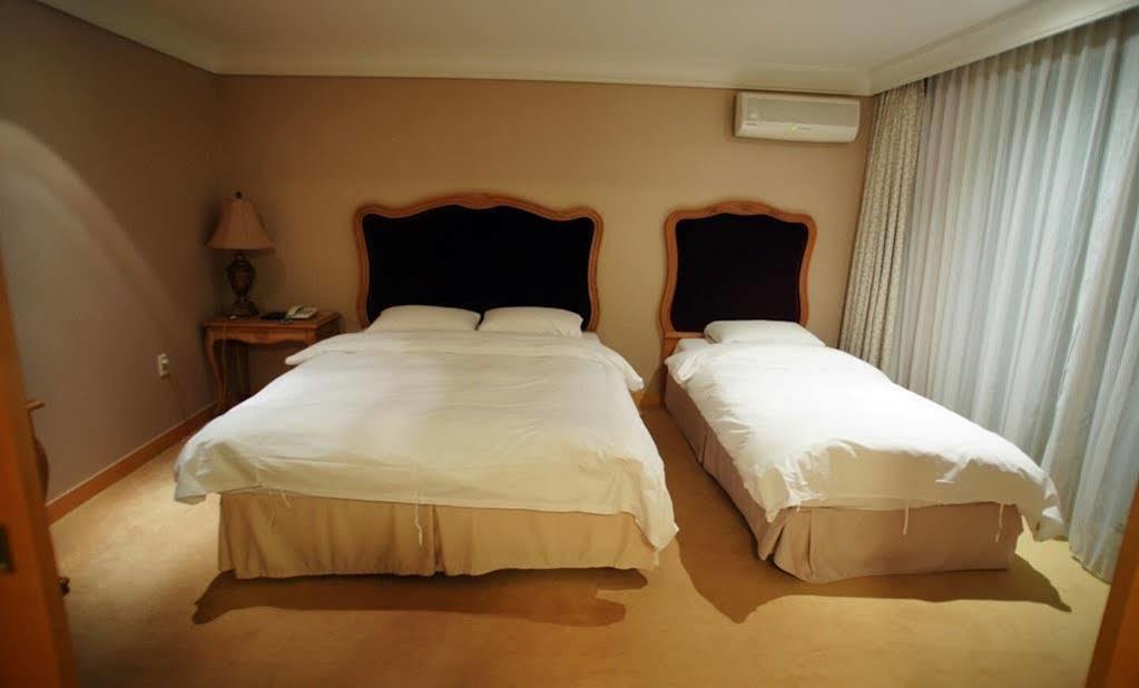 Lake Hills Jeju Resort Seogwipo Exterior photo